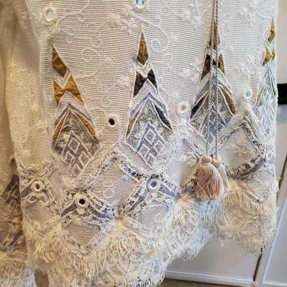 Elie Tahari Imelda‎ Blouse Womens Small S Lace Crochet Tassels Cream Tan Boho - Picture 4 of 13